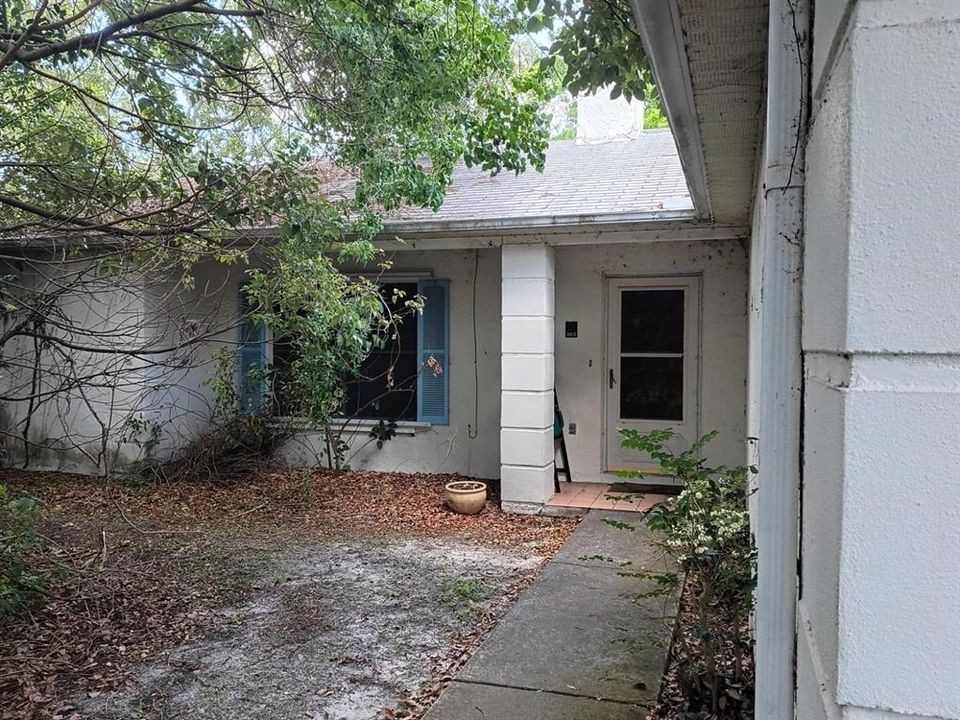 For Sale: $219,000 (2 beds, 2 baths, 1417 Square Feet)