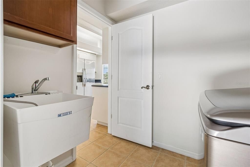 For Sale: $415,000 (3 beds, 2 baths, 1633 Square Feet)