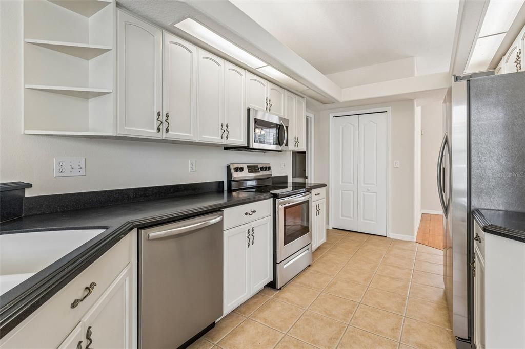 For Sale: $415,000 (3 beds, 2 baths, 1633 Square Feet)