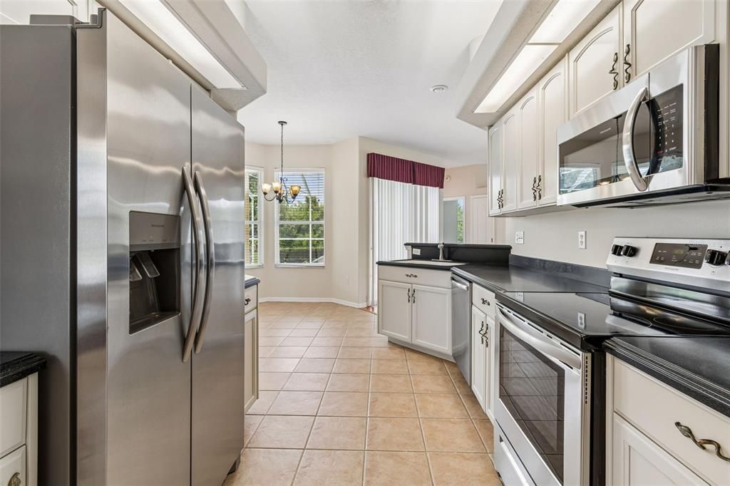 For Sale: $415,000 (3 beds, 2 baths, 1633 Square Feet)