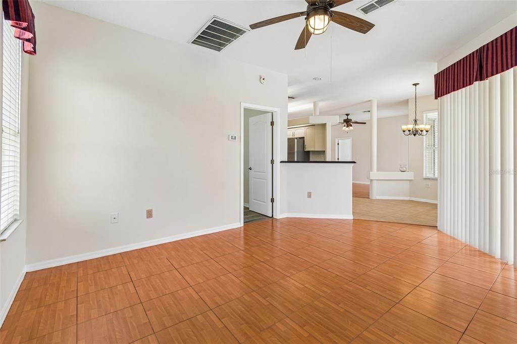 For Sale: $415,000 (3 beds, 2 baths, 1633 Square Feet)