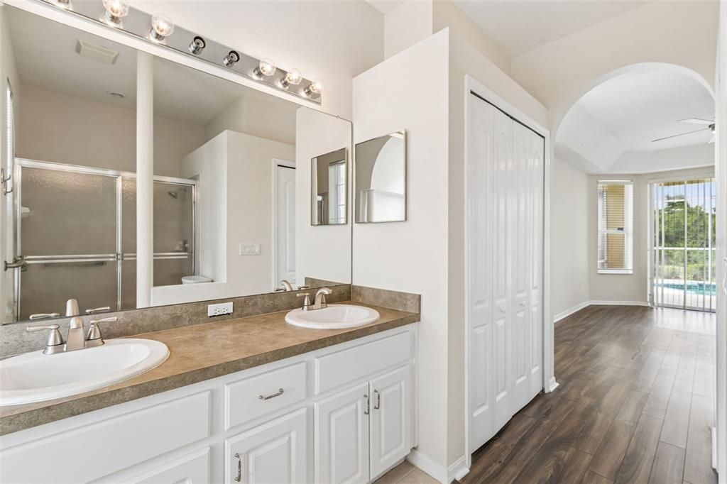 For Sale: $415,000 (3 beds, 2 baths, 1633 Square Feet)