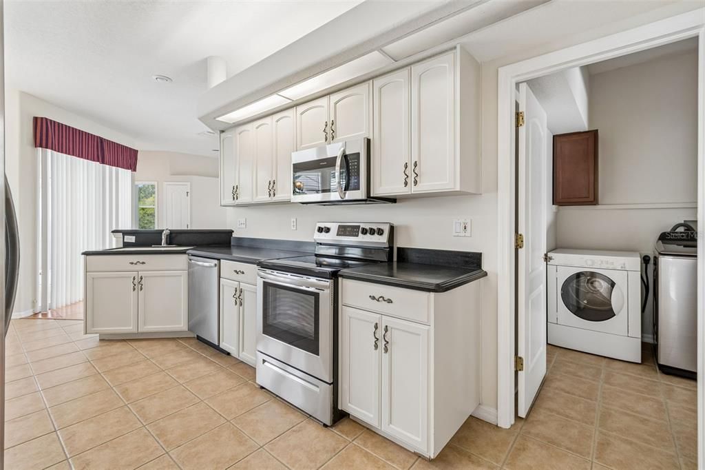 For Sale: $415,000 (3 beds, 2 baths, 1633 Square Feet)