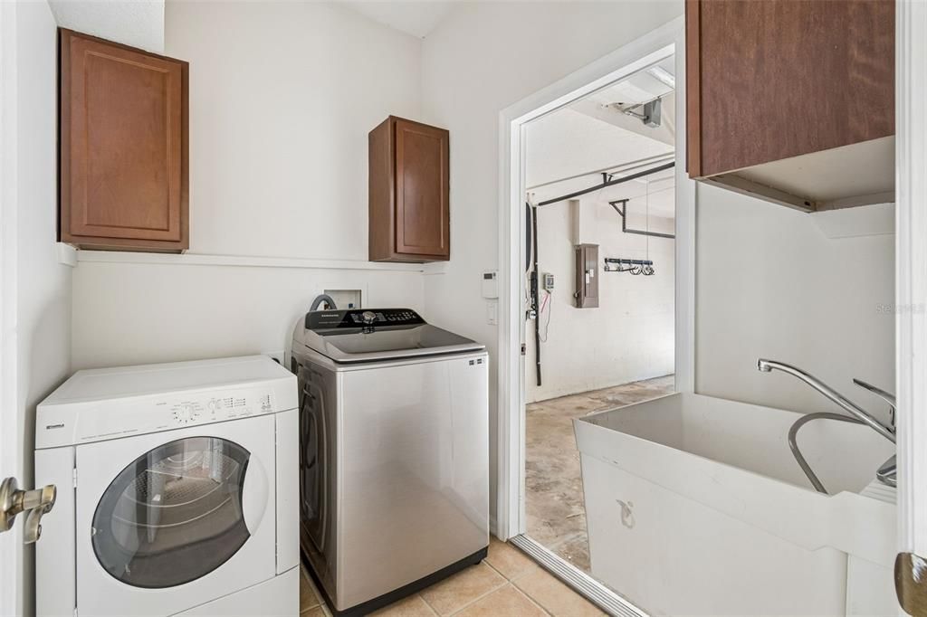 For Sale: $415,000 (3 beds, 2 baths, 1633 Square Feet)