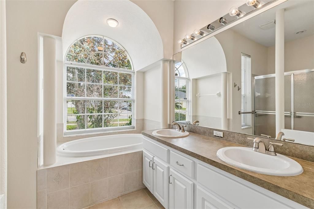 For Sale: $415,000 (3 beds, 2 baths, 1633 Square Feet)
