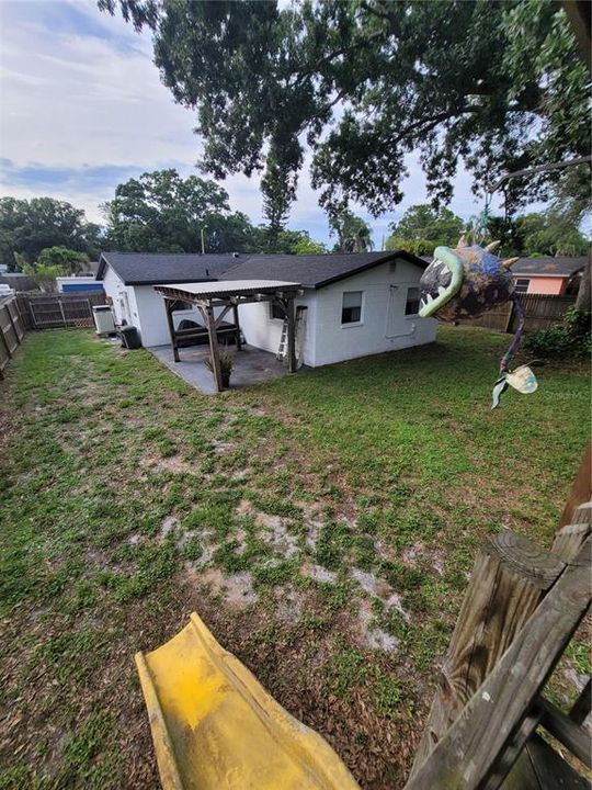 For Sale: $352,000 (3 beds, 1 baths, 901 Square Feet)