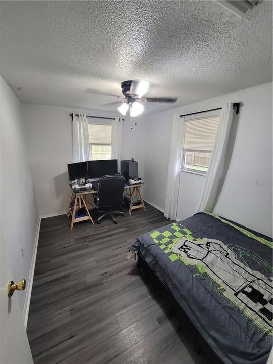 For Sale: $352,000 (3 beds, 1 baths, 901 Square Feet)