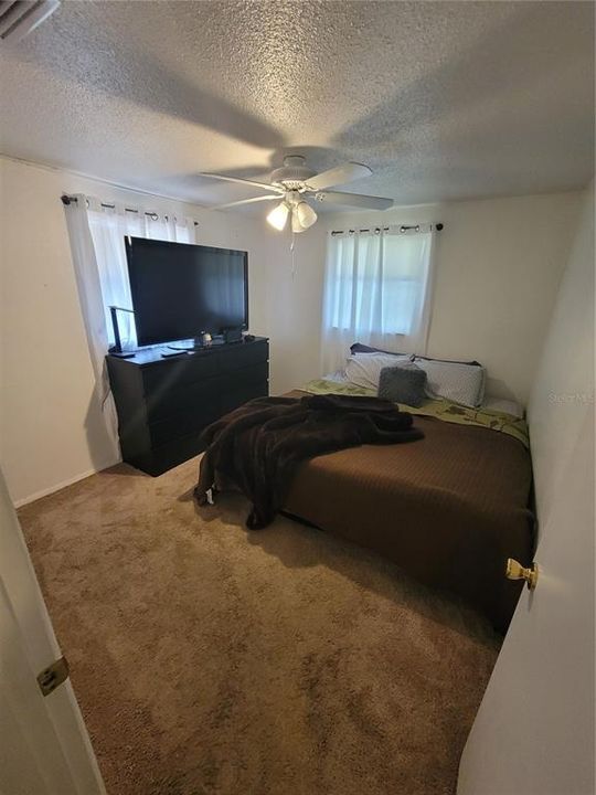 For Sale: $352,000 (3 beds, 1 baths, 901 Square Feet)