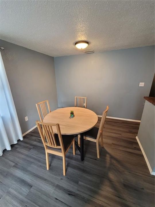For Sale: $352,000 (3 beds, 1 baths, 901 Square Feet)