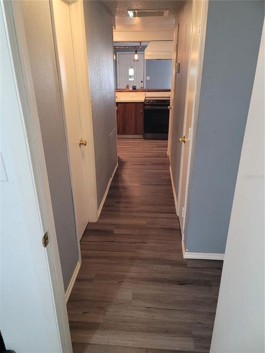 For Sale: $352,000 (3 beds, 1 baths, 901 Square Feet)