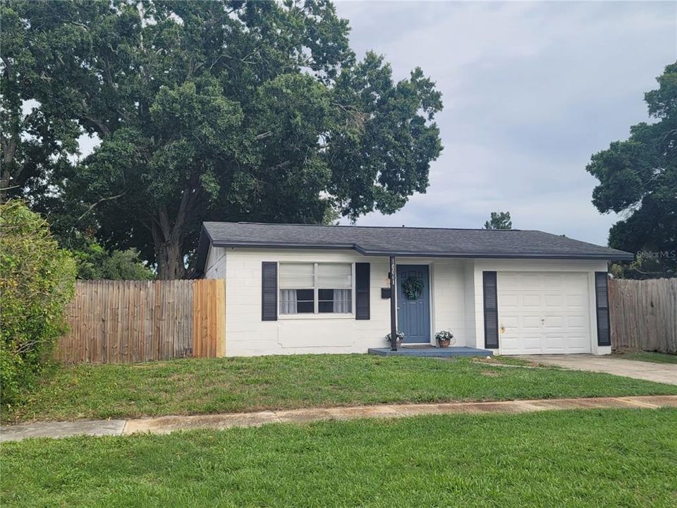 For Sale: $352,000 (3 beds, 1 baths, 901 Square Feet)