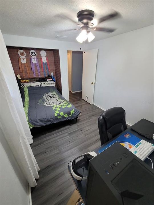For Sale: $352,000 (3 beds, 1 baths, 901 Square Feet)
