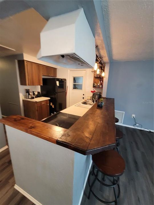 For Sale: $352,000 (3 beds, 1 baths, 901 Square Feet)