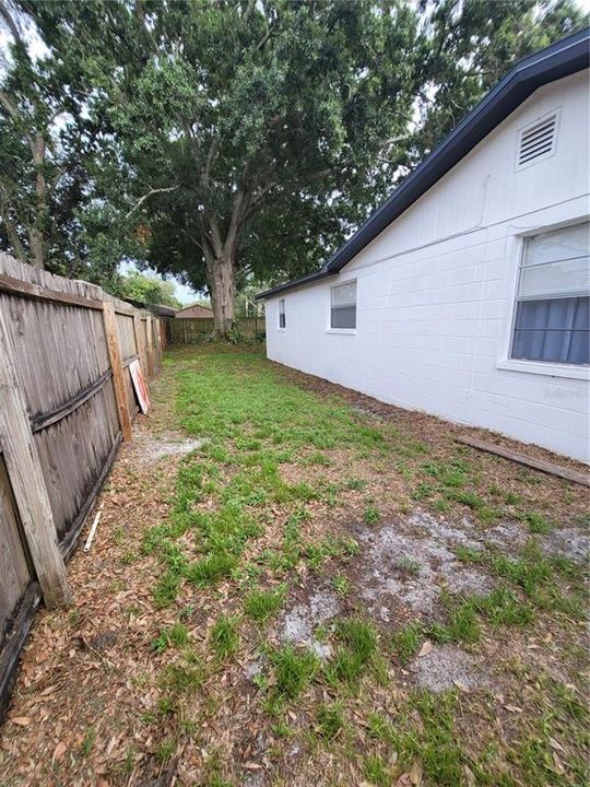 For Sale: $352,000 (3 beds, 1 baths, 901 Square Feet)