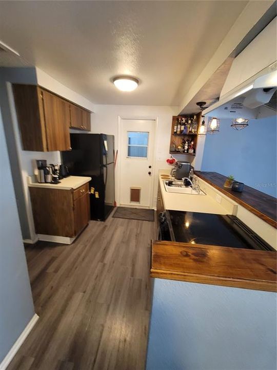 For Sale: $352,000 (3 beds, 1 baths, 901 Square Feet)