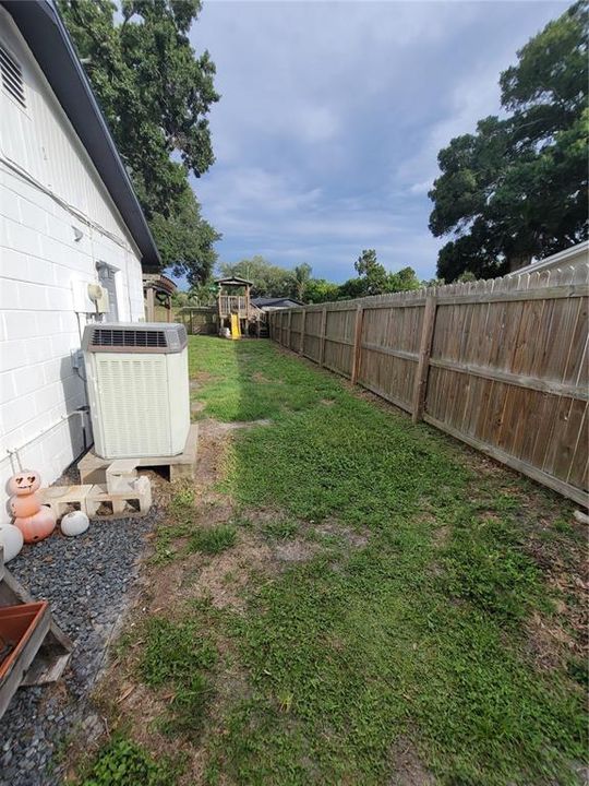 For Sale: $352,000 (3 beds, 1 baths, 901 Square Feet)