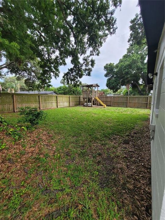 For Sale: $352,000 (3 beds, 1 baths, 901 Square Feet)