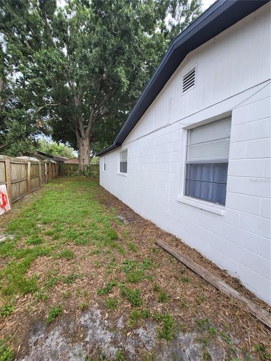 For Sale: $352,000 (3 beds, 1 baths, 901 Square Feet)