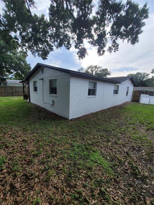 For Sale: $352,000 (3 beds, 1 baths, 901 Square Feet)