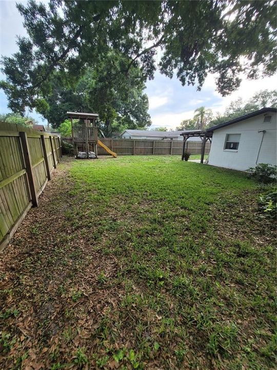 For Sale: $352,000 (3 beds, 1 baths, 901 Square Feet)