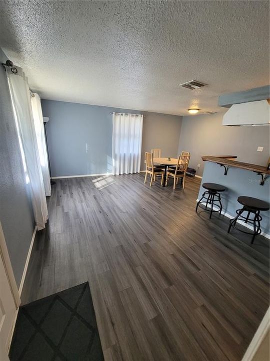 For Sale: $352,000 (3 beds, 1 baths, 901 Square Feet)