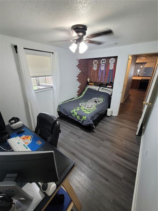 For Sale: $352,000 (3 beds, 1 baths, 901 Square Feet)