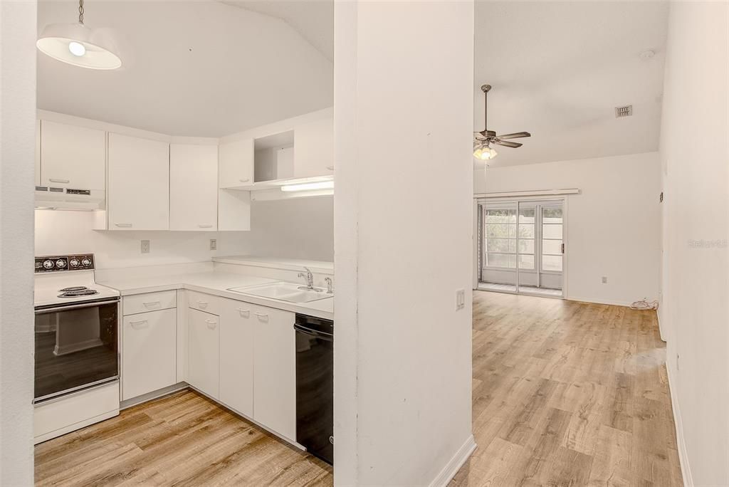En Venta: $170,000 (2 camas, 2 baños, 907 Pies cuadrados)