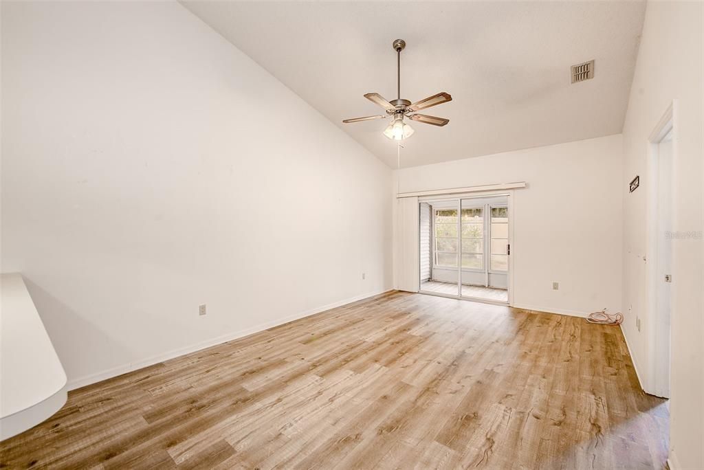 En Venta: $170,000 (2 camas, 2 baños, 907 Pies cuadrados)