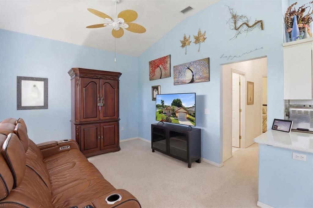 For Sale: $319,900 (2 beds, 2 baths, 1668 Square Feet)