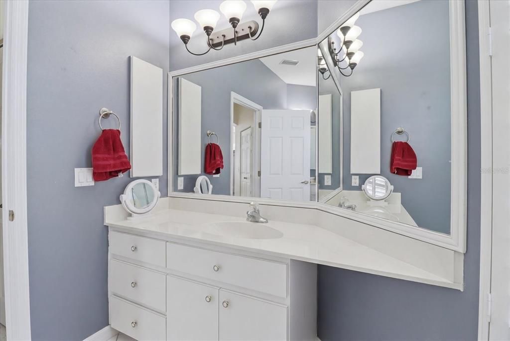 For Sale: $319,900 (2 beds, 2 baths, 1668 Square Feet)