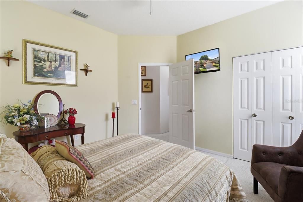 For Sale: $319,900 (2 beds, 2 baths, 1668 Square Feet)