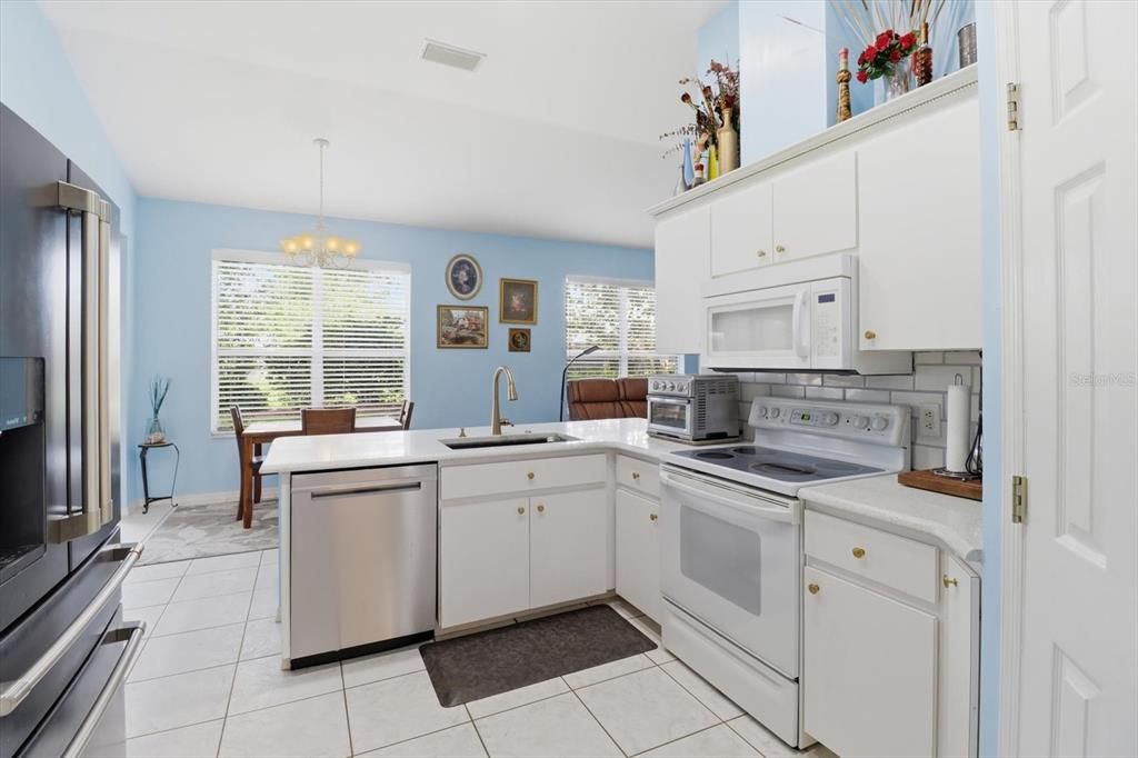 For Sale: $319,900 (2 beds, 2 baths, 1668 Square Feet)