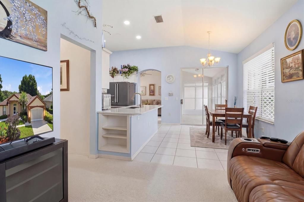 For Sale: $319,900 (2 beds, 2 baths, 1668 Square Feet)