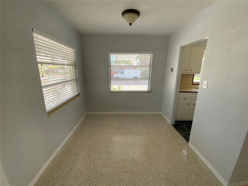 En Venta: $353,000 (2 camas, 1 baños, 920 Pies cuadrados)
