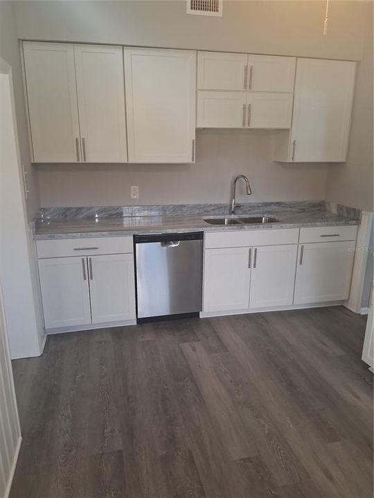 For Sale: $329,900 (3 beds, 1 baths, 1218 Square Feet)