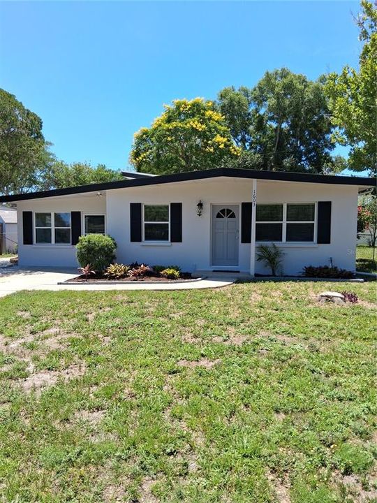 For Sale: $329,900 (3 beds, 1 baths, 1218 Square Feet)