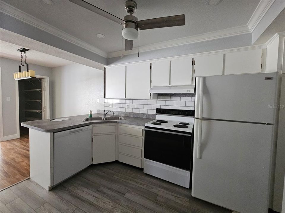 For Sale: $202,000 (2 beds, 2 baths, 1185 Square Feet)