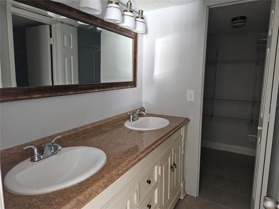 For Sale: $202,000 (2 beds, 2 baths, 1185 Square Feet)