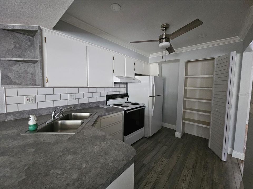 For Sale: $202,000 (2 beds, 2 baths, 1185 Square Feet)