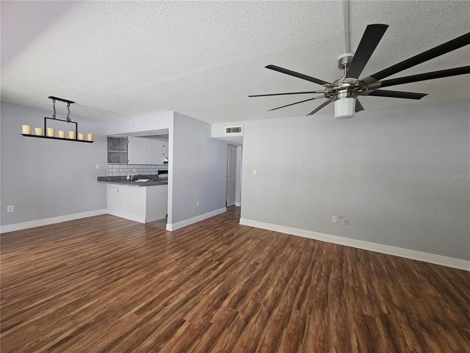 For Sale: $202,000 (2 beds, 2 baths, 1185 Square Feet)