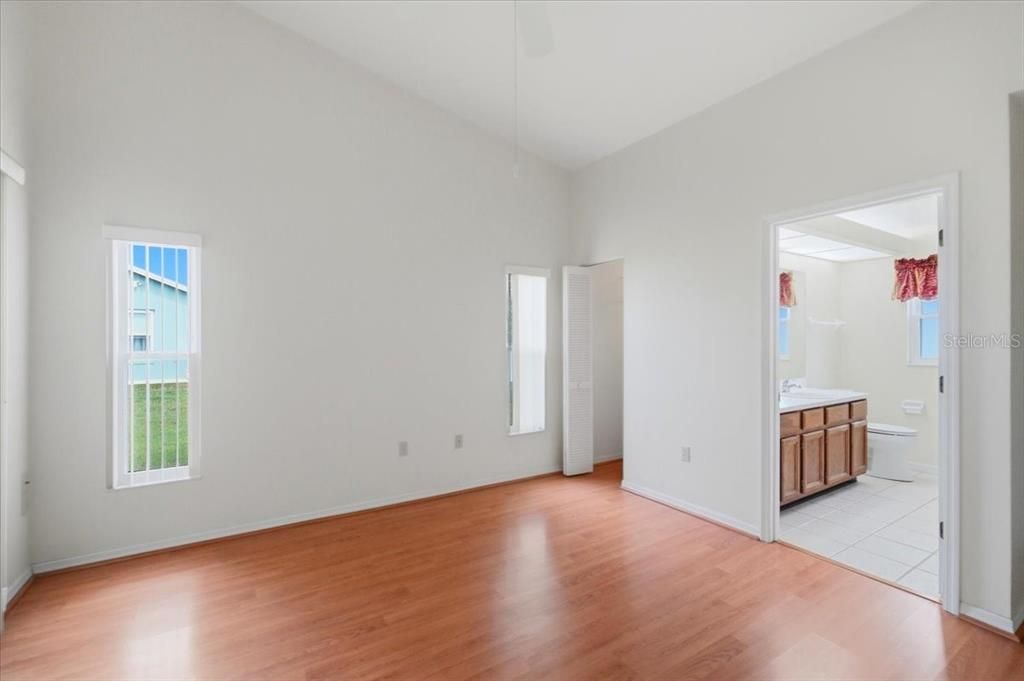 For Rent: $2,000 (2 beds, 2 baths, 1372 Square Feet)