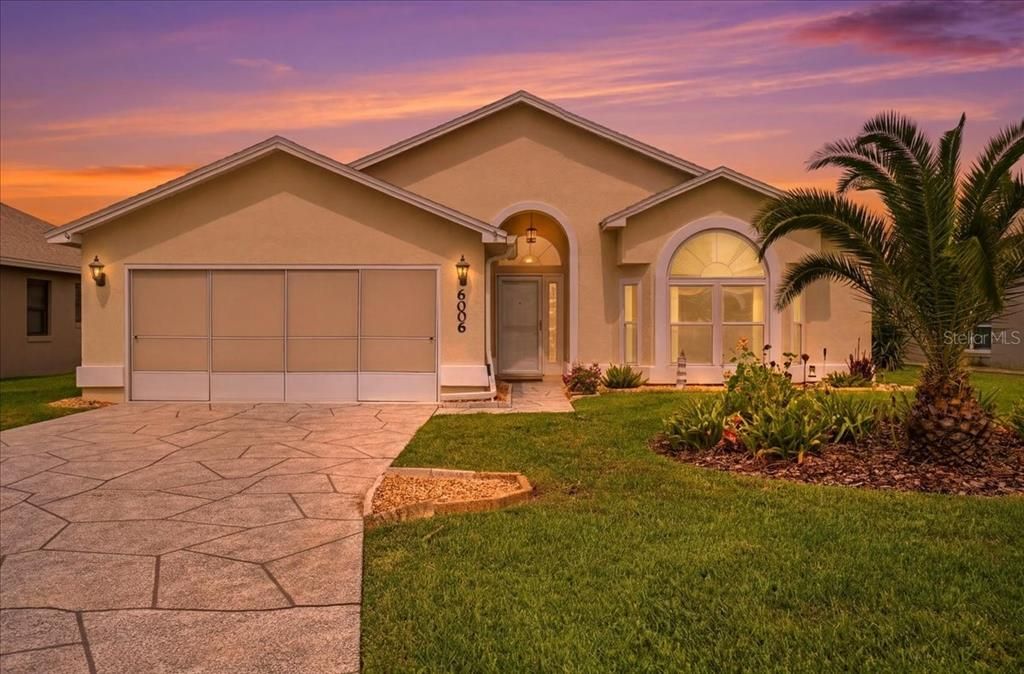 For Rent: $2,000 (2 beds, 2 baths, 1372 Square Feet)