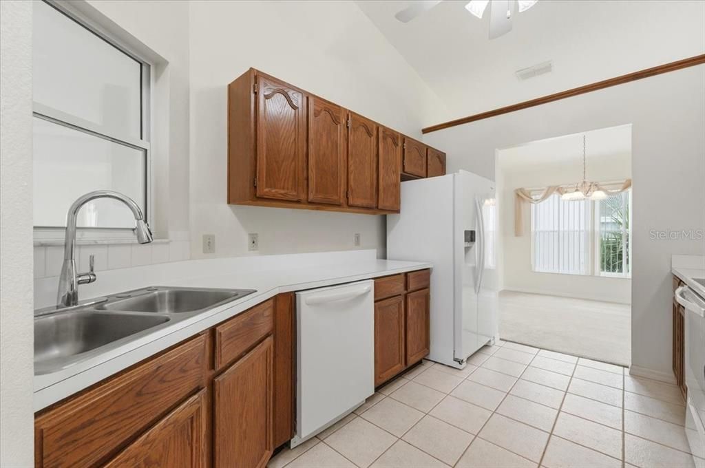 For Rent: $2,000 (2 beds, 2 baths, 1372 Square Feet)