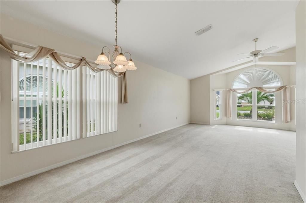 For Rent: $2,000 (2 beds, 2 baths, 1372 Square Feet)