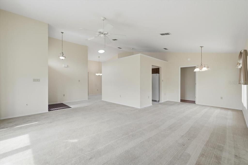 For Rent: $2,000 (2 beds, 2 baths, 1372 Square Feet)