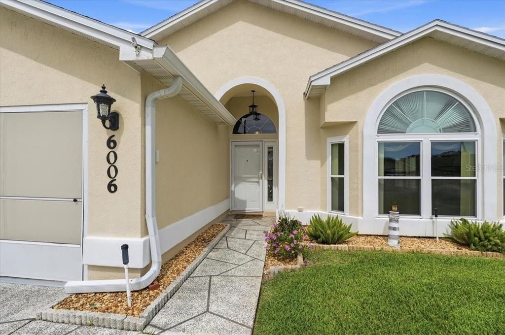 For Rent: $2,000 (2 beds, 2 baths, 1372 Square Feet)