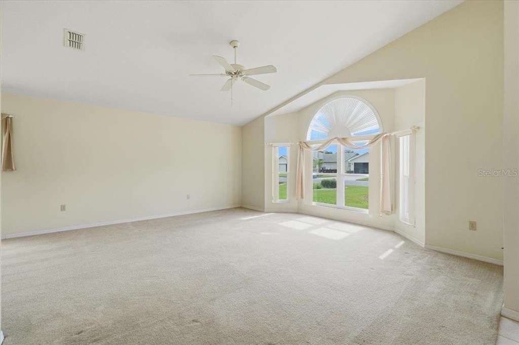 For Rent: $2,000 (2 beds, 2 baths, 1372 Square Feet)