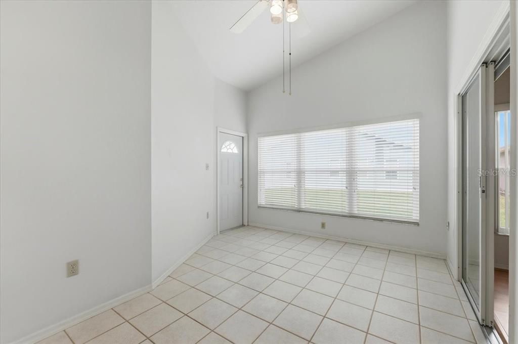 For Rent: $2,000 (2 beds, 2 baths, 1372 Square Feet)