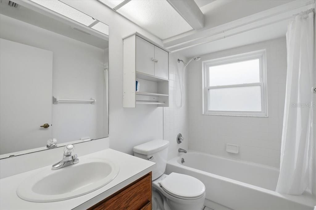 For Rent: $2,000 (2 beds, 2 baths, 1372 Square Feet)