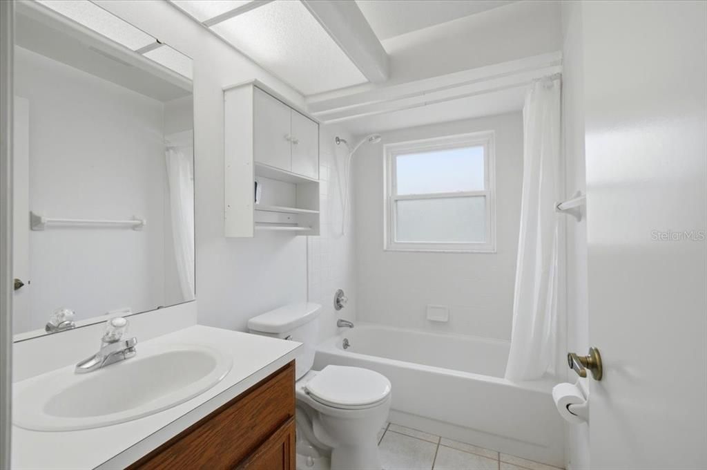 For Rent: $2,000 (2 beds, 2 baths, 1372 Square Feet)